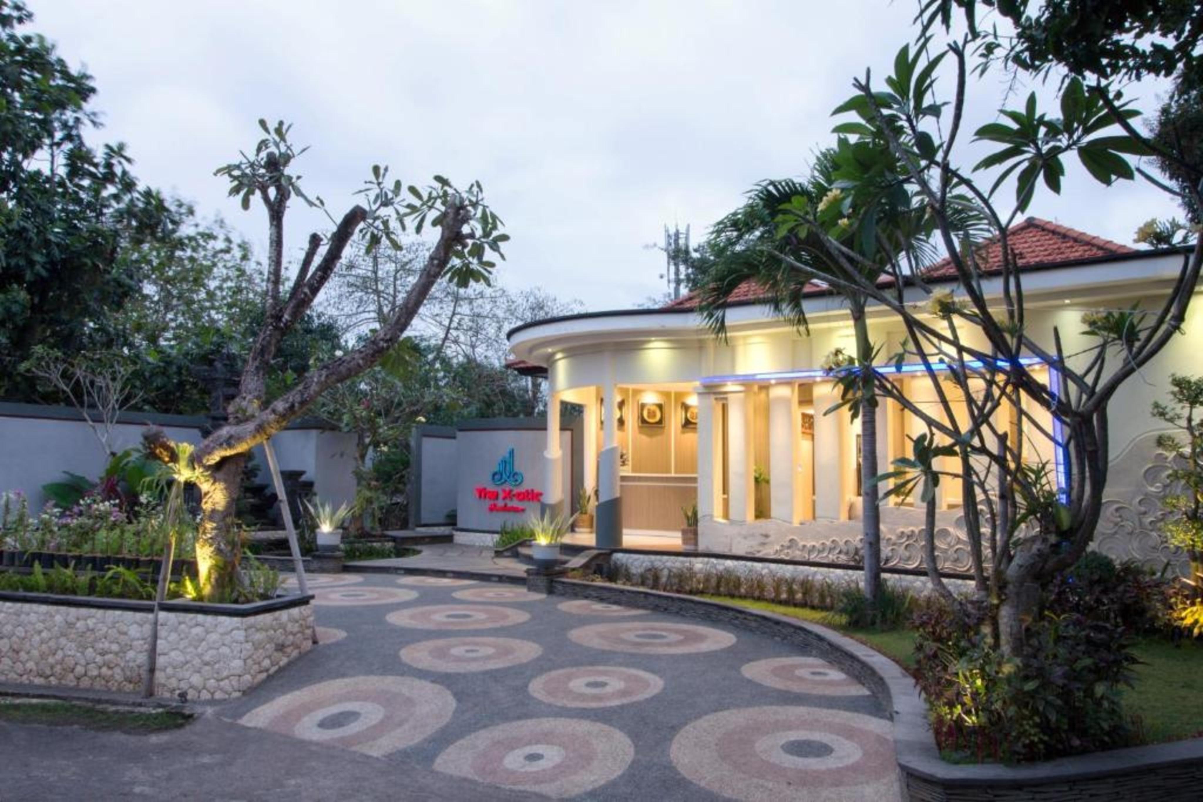 Hotel The Xotic Jimbaran Esterno foto